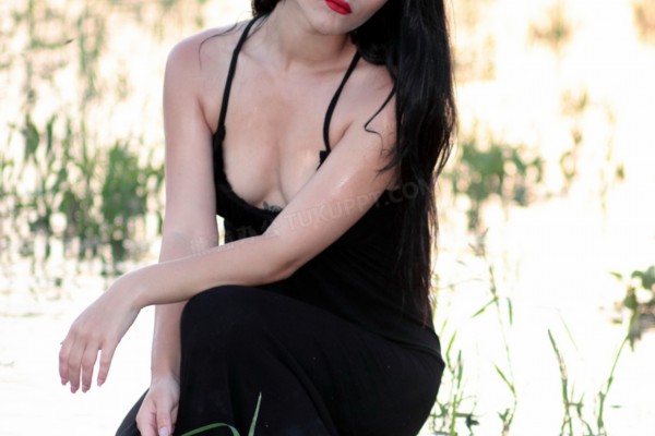 武汉情侣浪漫约会，享受按摩时光